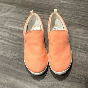 Vionic “Marshal” Slip-On Beach Shoes W 8.5 Peach / Coral Comfort Walking Shoe